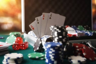 Live Domino QQ table on kapakhoki platform with professional host and player seats